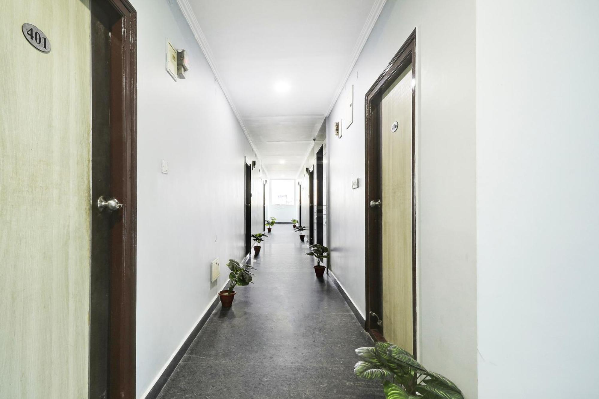 Super Townhouse De Alphabet Hotel Kukatpally Nexus Mall Hyderabad Esterno foto
